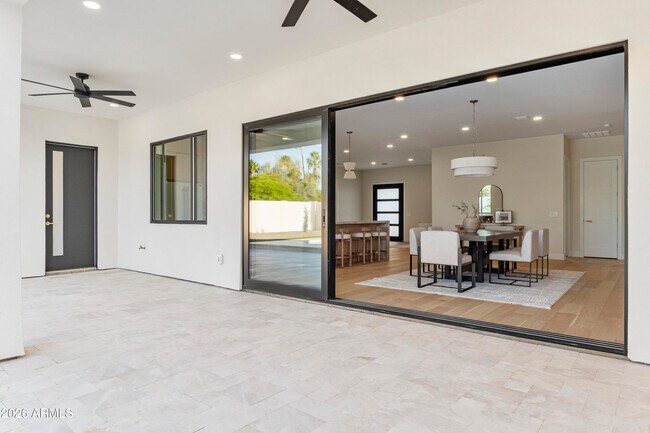 Building Photo - 5540 E Dahlia Dr