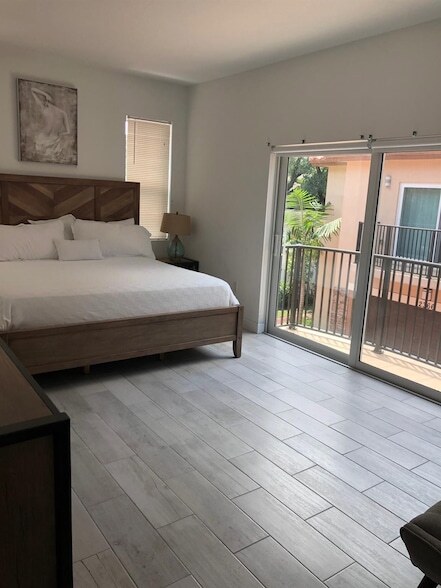 Building Photo - 2362 SW 18th Ave