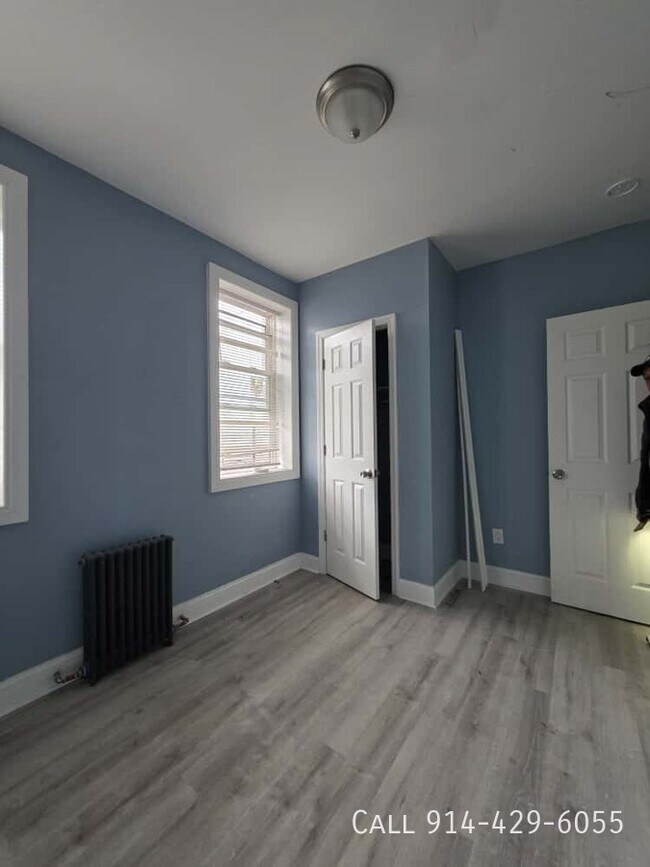 Building Photo - 215 Edwards Pl