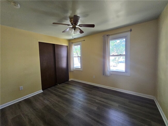 Building Photo - 237 Countess Dr