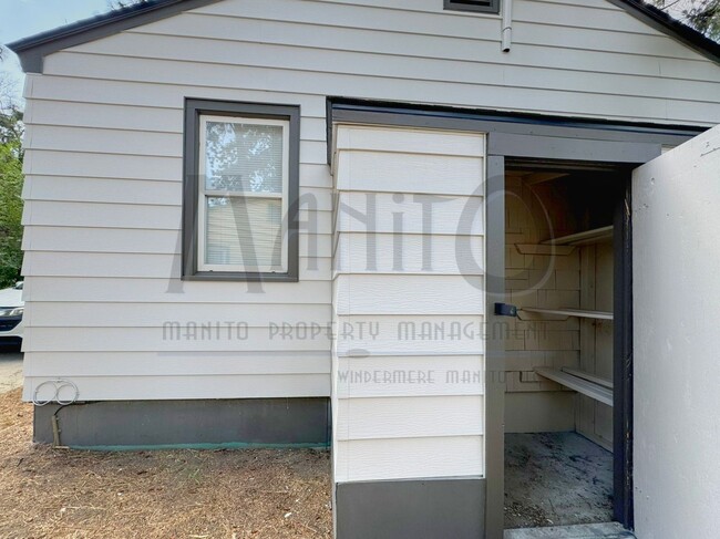 Building Photo - Charming Home Across From Finch Arboretum