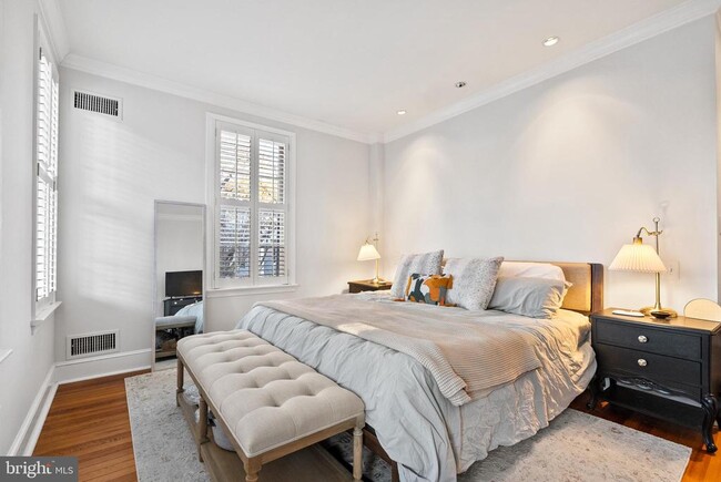 Building Photo - 400 S Lee St