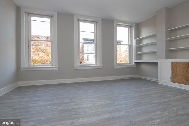 Building Photo - 2117 N Charles St