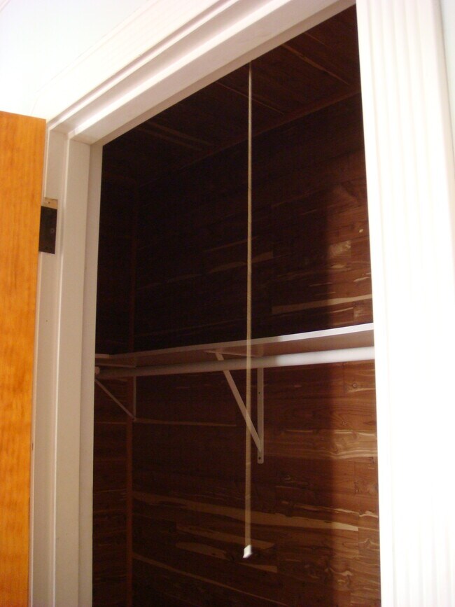 Building Photo - 6087 Cashio St