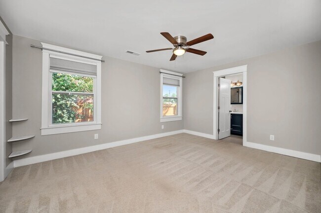 Building Photo - 2600 Aspen Dr