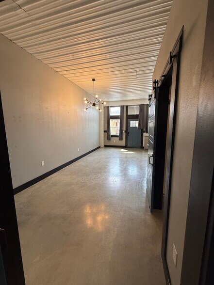 Building Photo - 475 S Hickory St