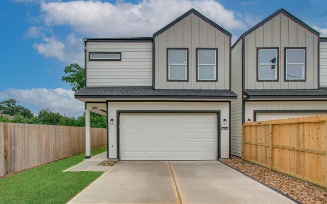 Primary Photo - 1063 South Ln