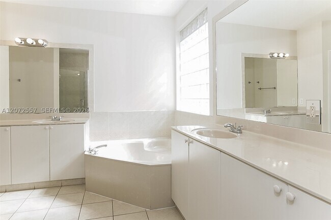 Building Photo - 1246 SW 146th Ct