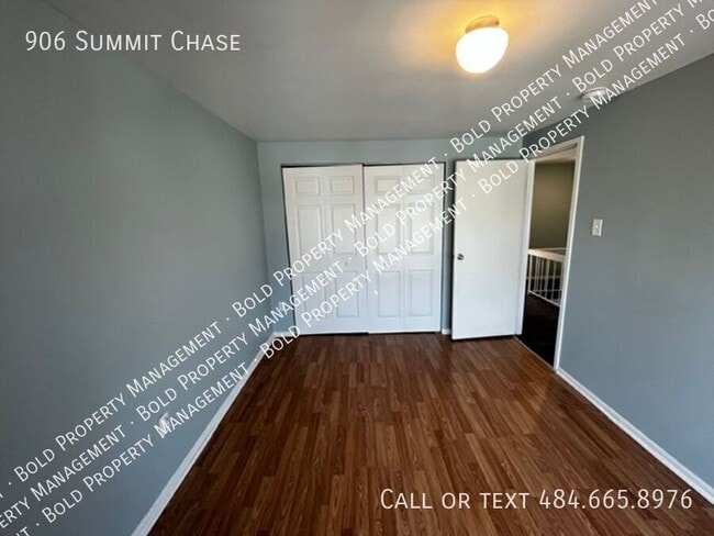 Building Photo - 906 Summit Chase Dr