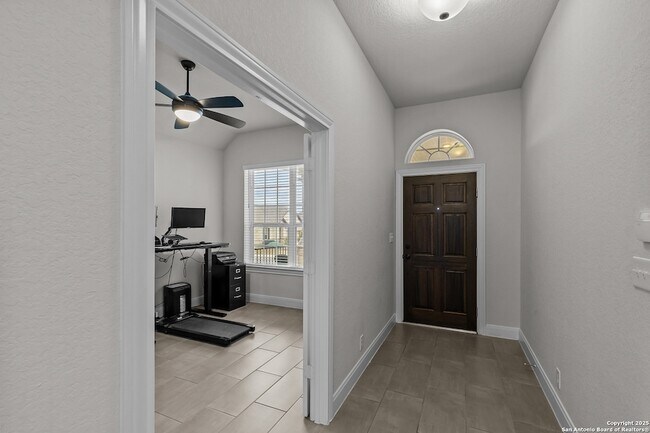 Building Photo - 1318 Taubenfeld