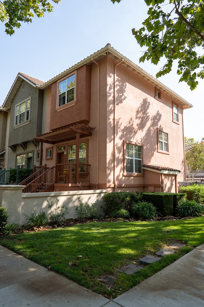 Building Photo - 1327 Auzerais Ave