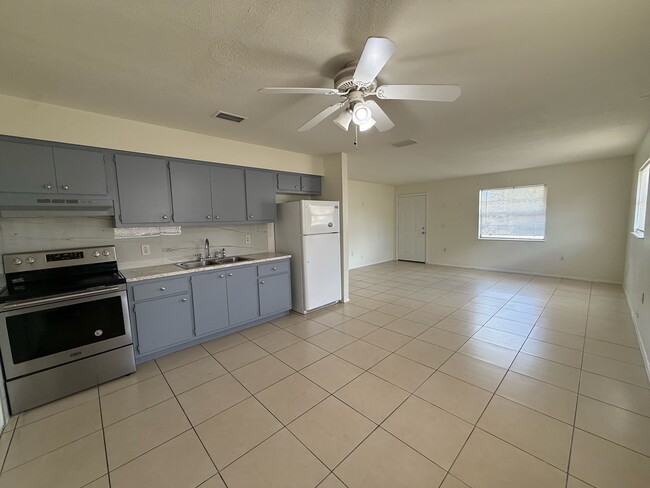 Building Photo - 122 South Rd