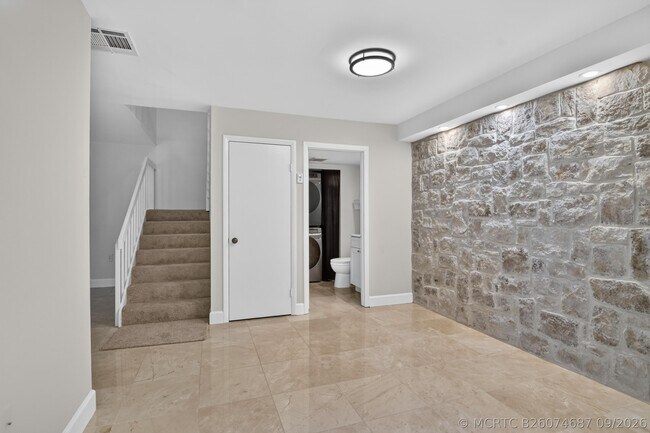 Building Photo - 2427 24th Ln