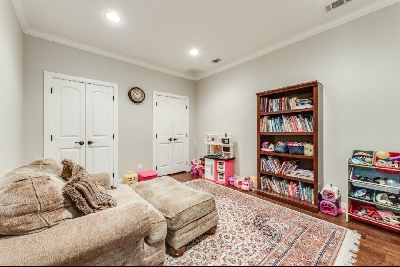 Building Photo - 5505 San Clemente Dr