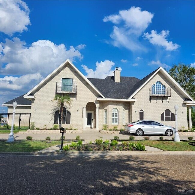 Building Photo - 2914 Chateau St