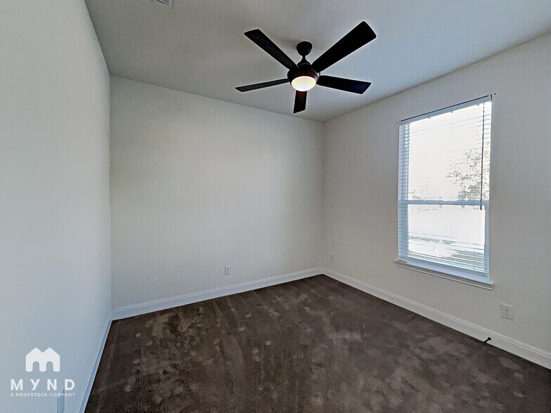 Building Photo - 5805 Sardinia Dr