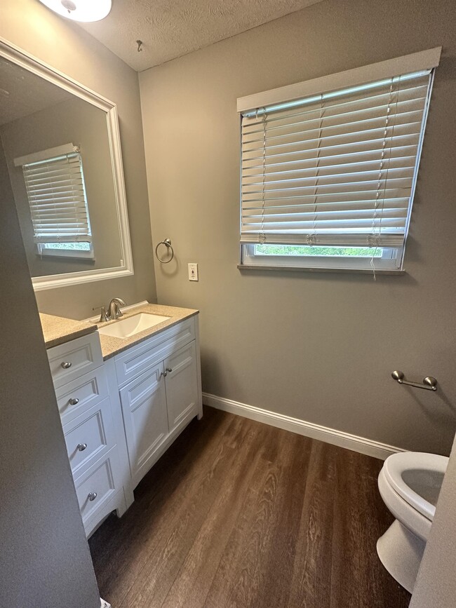 Building Photo - 2731 Birdwell Dr