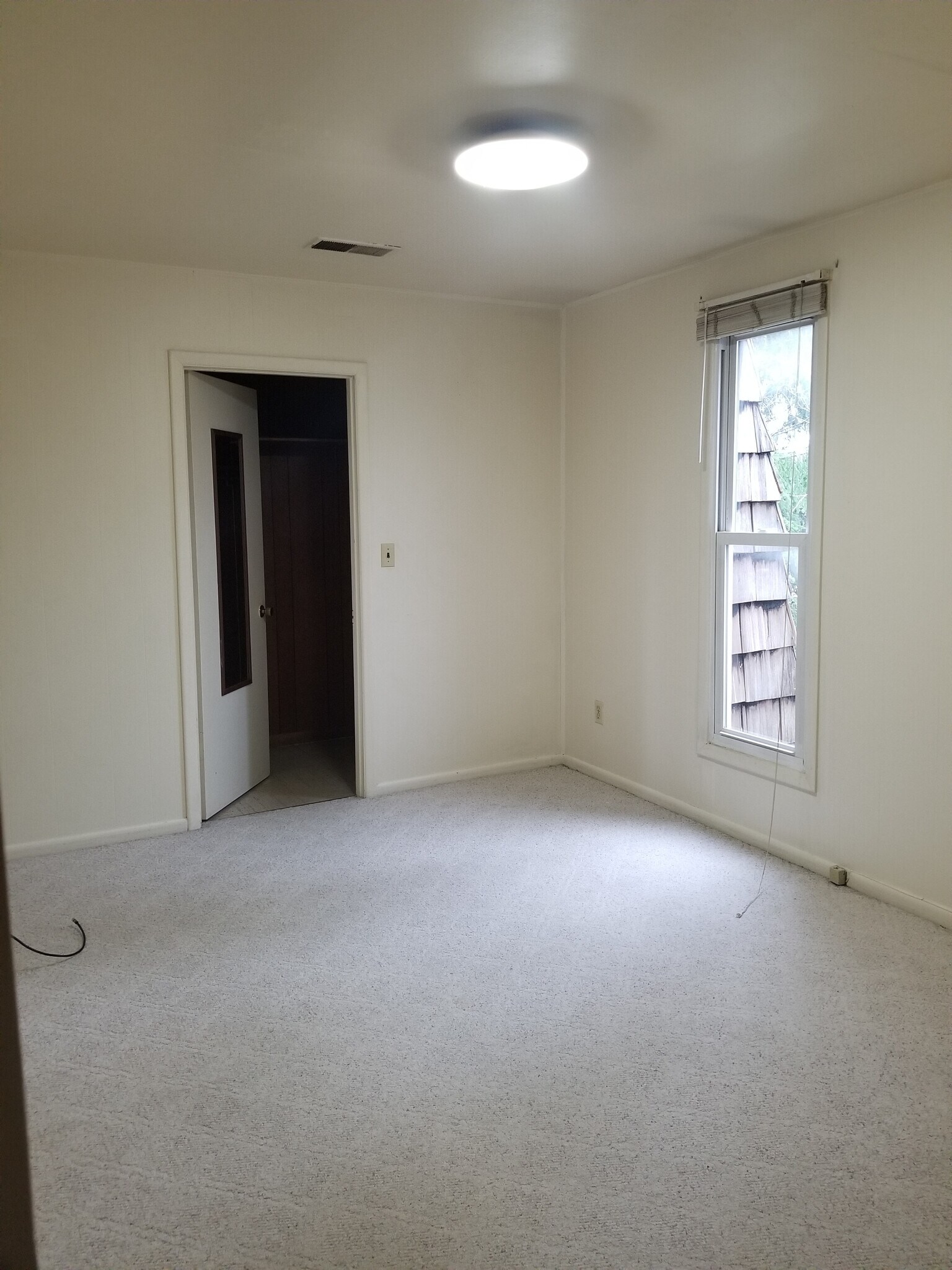 Building Photo - 2752 University Ave