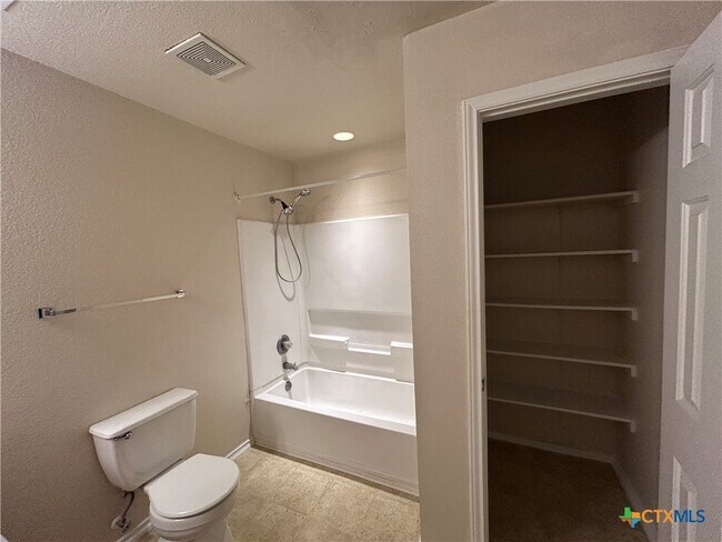 Building Photo - 424 Copper Hill Dr