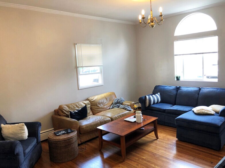 Building Photo - 15 Ashford St