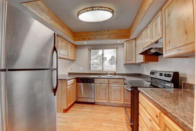 Building Photo - 4 bedroom, 2 bath home with 2 car garage, with mountain views