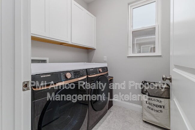 Building Photo - 2609 Village Lakes Blvd