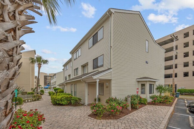 Building Photo - All Inclusive Seasonal Rental Available October 1st, 2025-March 31st 2026!