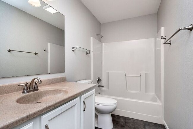 Building Photo - Updated 3 Bedroom Ranch on a Cul-De-Sac in...