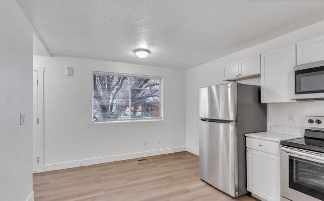 Building Photo - Remodeled 2-bedroom, 1-bathroom apartment ...