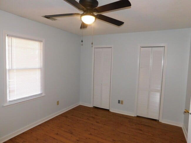 Building Photo - Family home