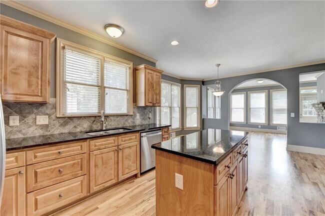 Building Photo - 1515 Boomer Cir