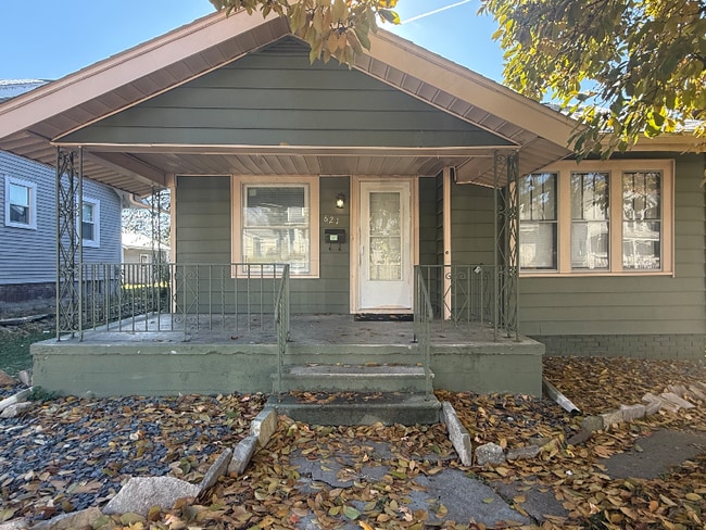 Building Photo - 621 Florence Ave