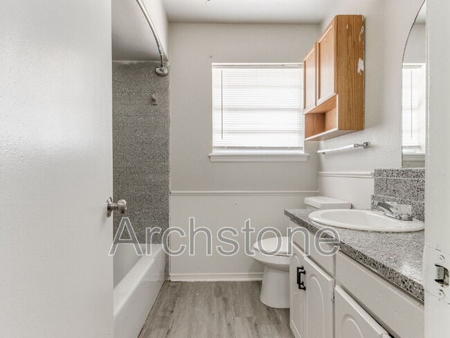 Building Photo - 4501 Meadowvale Dr