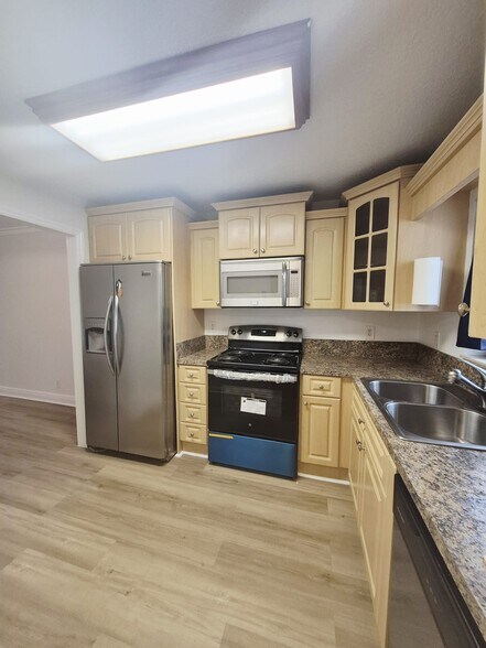 Building Photo - 5080 SW 64th Ave