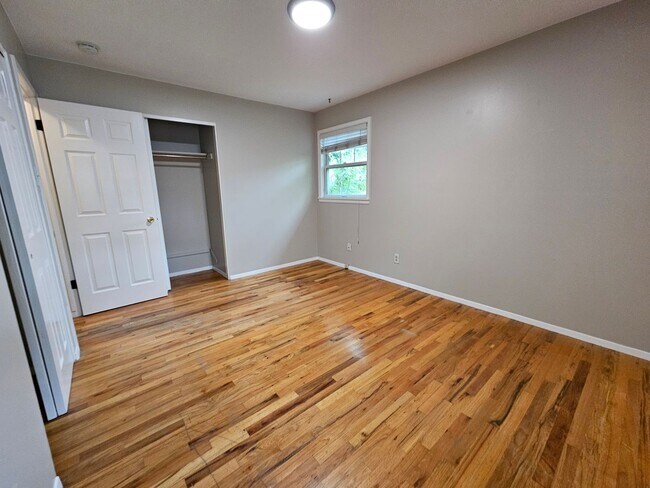 Building Photo - Virginia Village 4 Bed 3 Baths Large Yard Attached Garage Super Spacious!