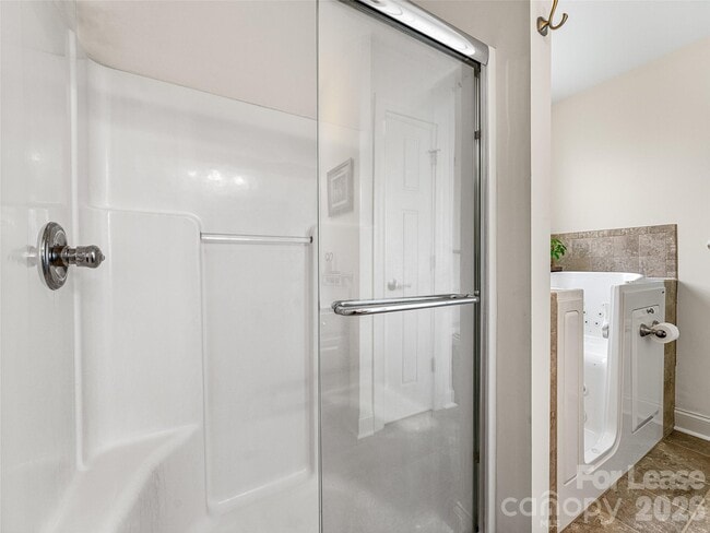 Building Photo - 14 Hildebrand St