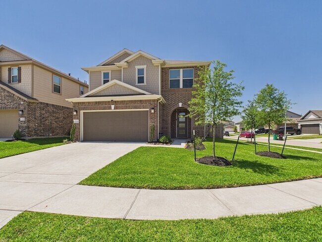 Building Photo - 15643 Fellswood Dr