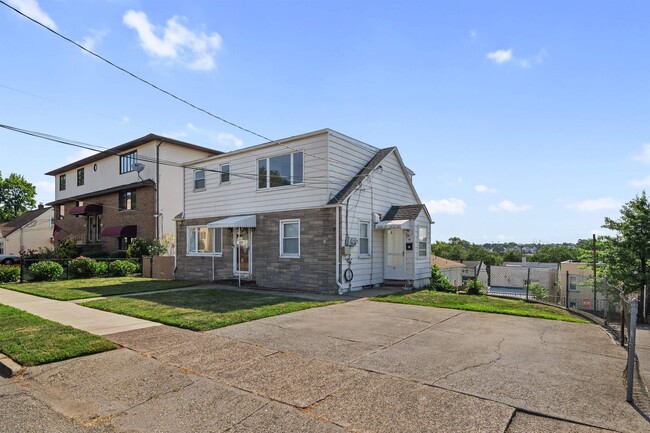 Building Photo - 62 Burns Ave