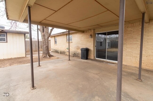 Building Photo - 4646 Sierra Madre Dr