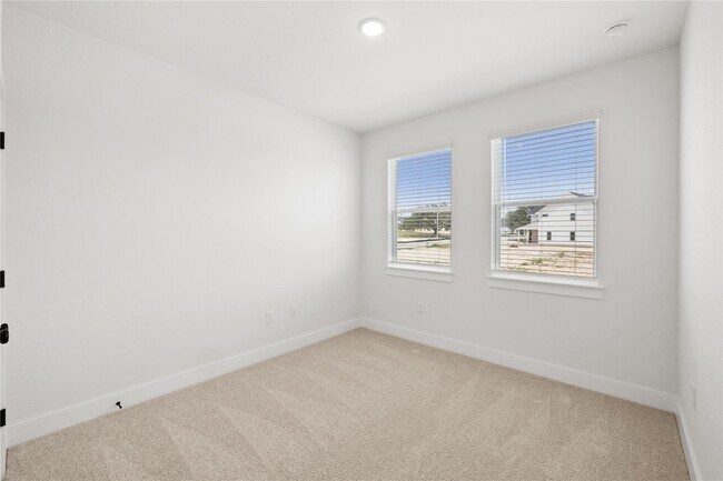 Building Photo - 1608 Kit Cir