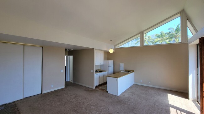 Building Photo - Recently updated 2 Bedroom 1 bath in the  ...