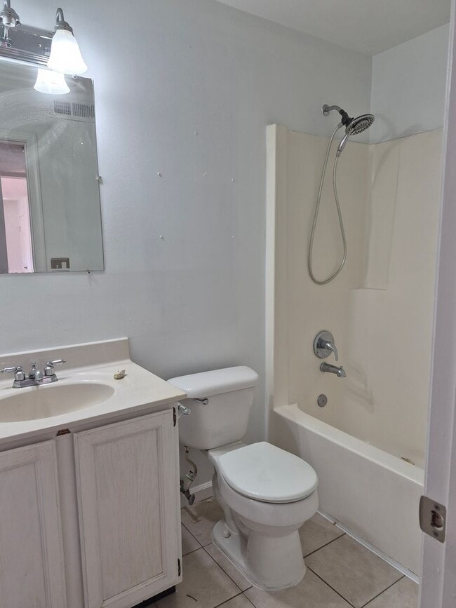 Building Photo - Greenbrier