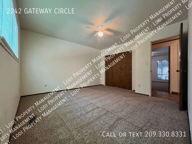 Building Photo - 2242 Gateway Cir