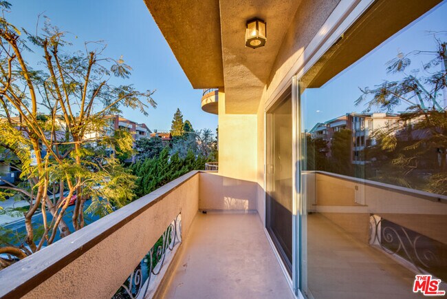 Building Photo - 11820 Mayfield Ave