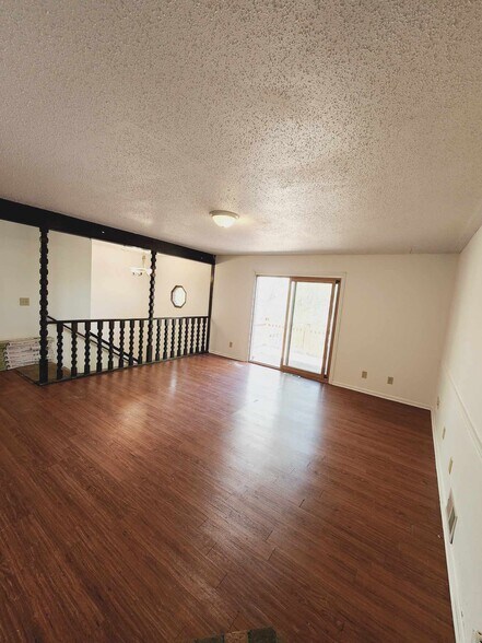 Building Photo - 265 Stevens St W