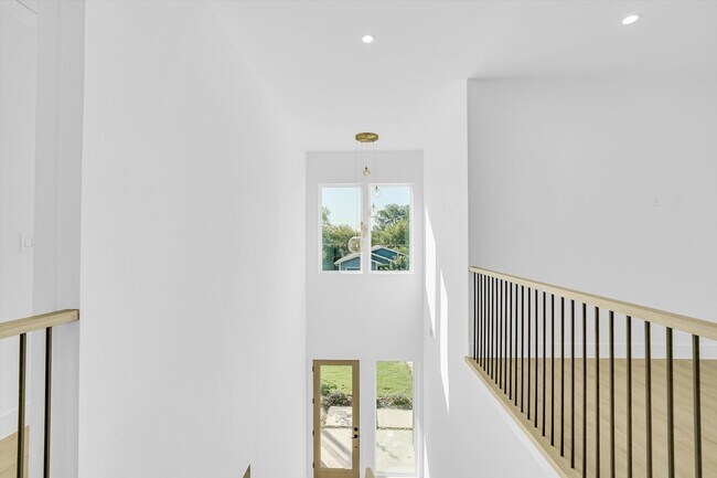 Building Photo - 1711 Nomas St