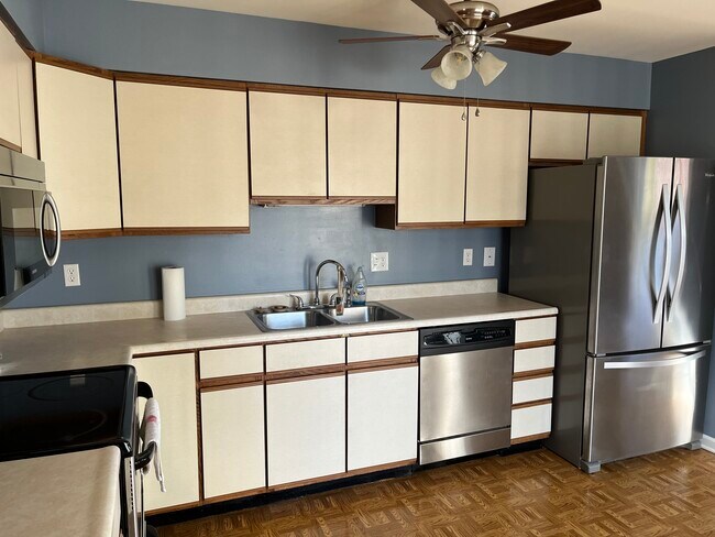 Kitchen - 103 Birdwood Ct