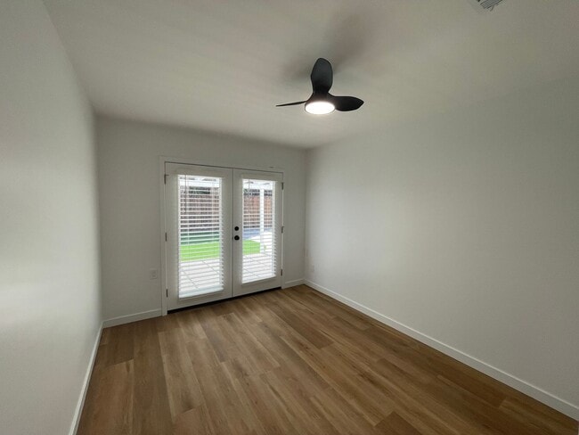 Building Photo - Freshly Remodeled & Full of Charm on Banbury