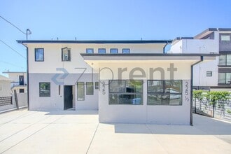 Building Photo - Unit 225