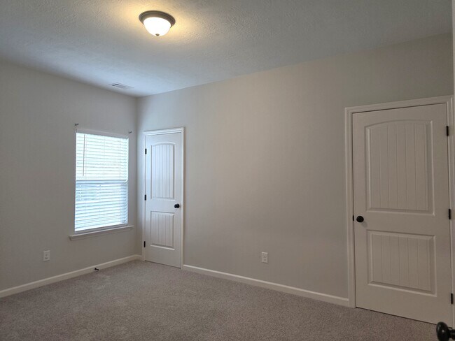 Building Photo - 337 Jardon St